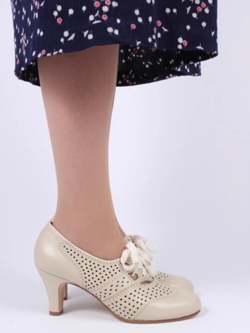 New Box Memery Reproduction 1930s Marie oxford high heels - Cream, EU 38W - Picture 2 of 5